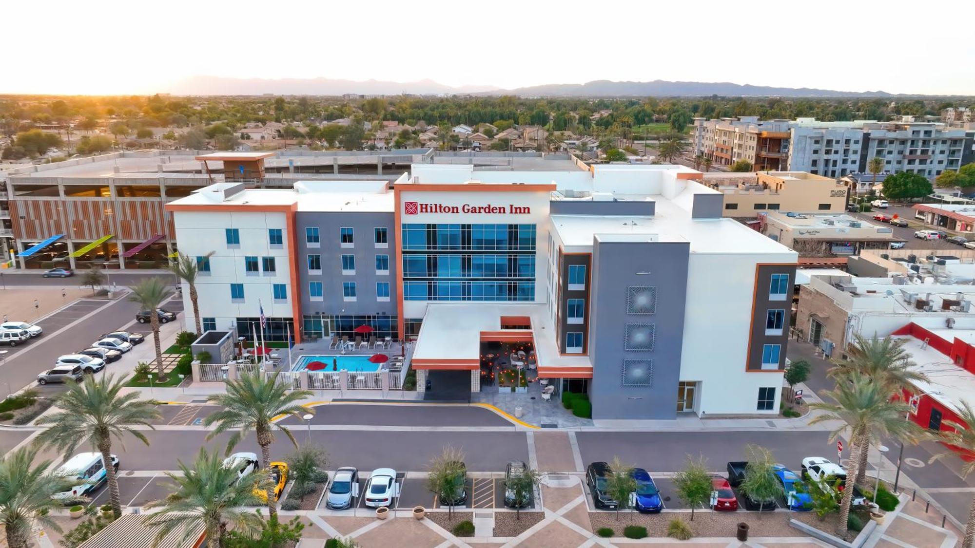 Hilton Garden Inn Chandler Downtown Bagian luar foto