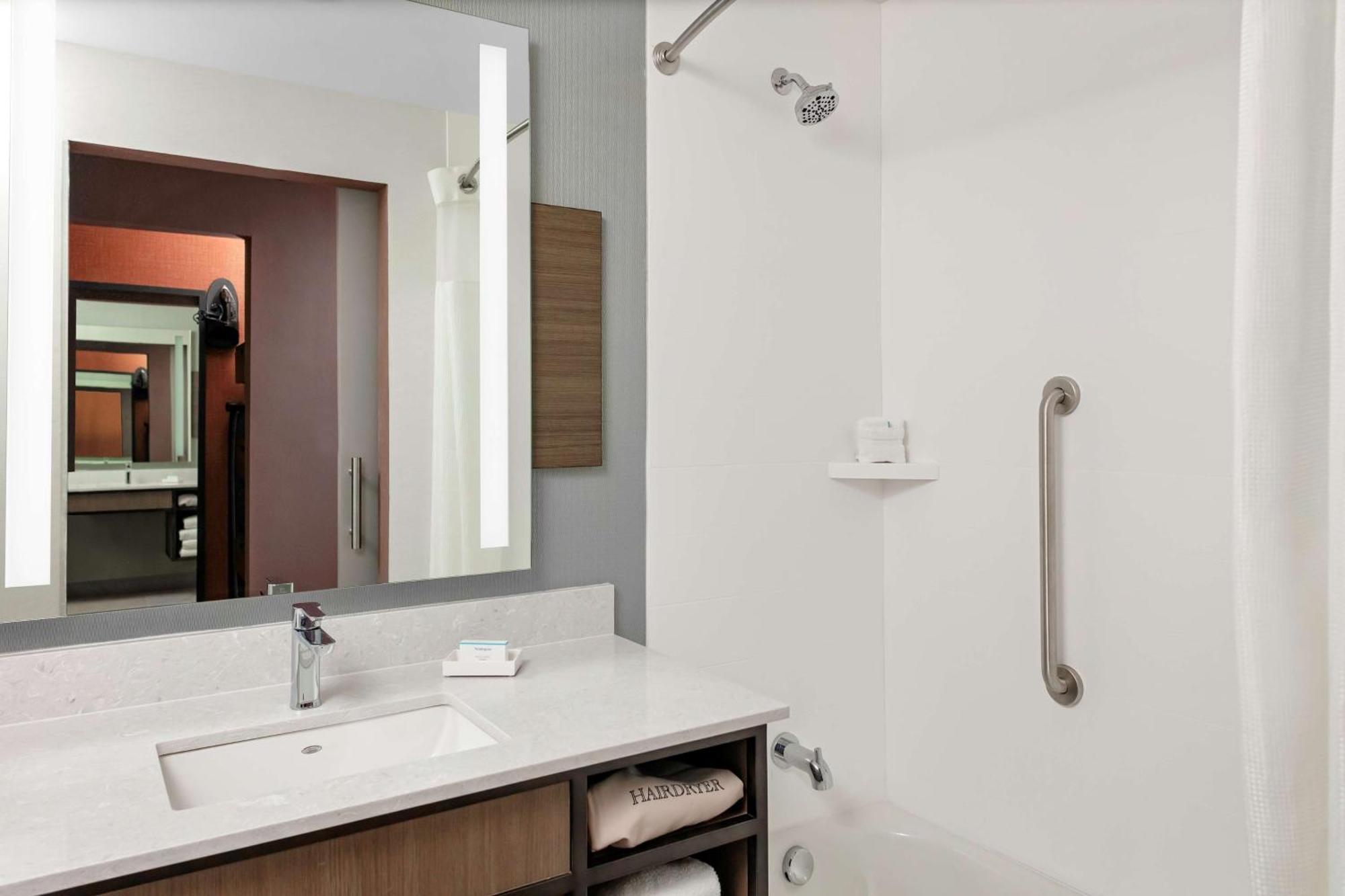 Hilton Garden Inn Chandler Downtown Bagian luar foto